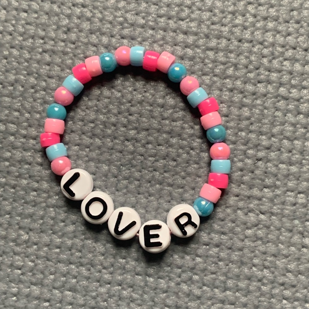 Taylor Swift “Lover” friendship bracelet